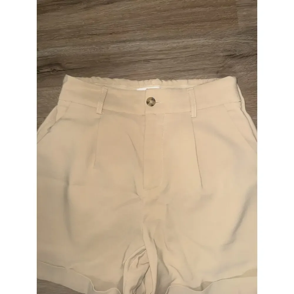 MADDEN NYC Beige Pleated High Waisted Shorts Women's Size M Medium Cuffed Casual